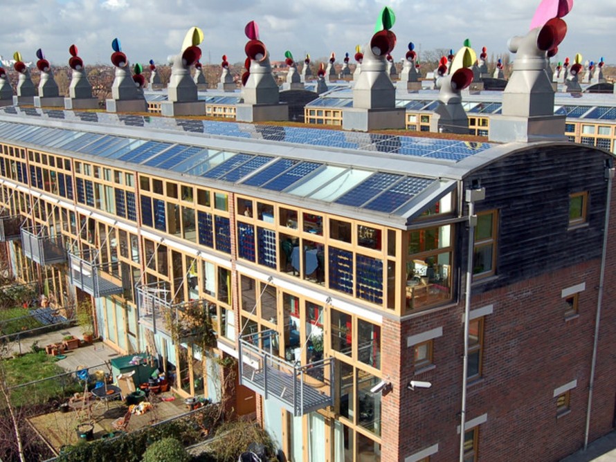 The BedZED eco-housing development in the UK challenged planning regulations. Photography by Tom Chance&nbsp;
