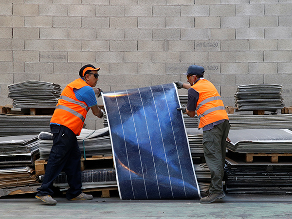 Government Grants To Increase Solar Panel And Battery Recycling 