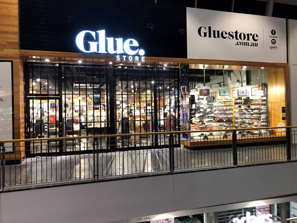 glue store tommy hilfiger