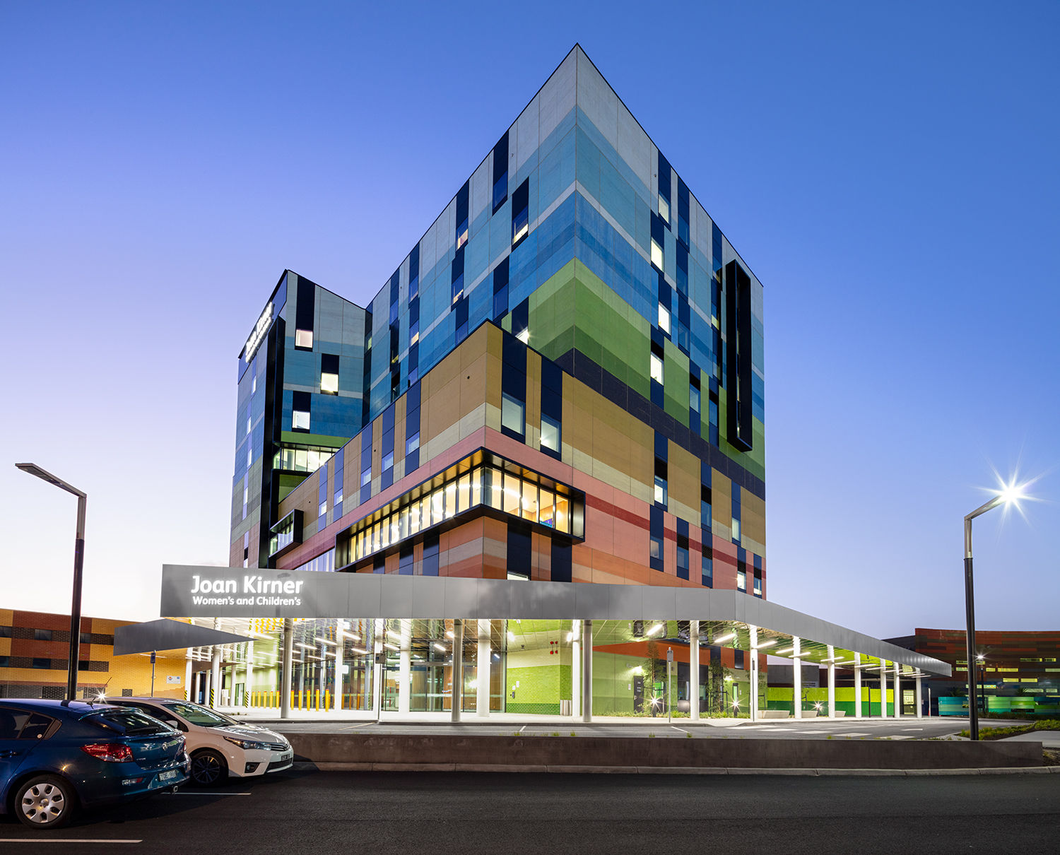 Joan Kirner Women’s and Children’s Hospital exterior back