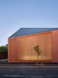 brick pattern exterior gaps illuminated