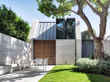 The bricks are used on the boundary walls, striking flanking walls on the studio loft building and on a low perching wall at the end of the lawn