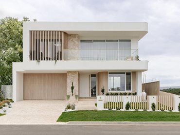 Seaside property in Shell Cove, NSW. DecoBatten® profiles in low maintenance DecoWood® Curly Birch finish.