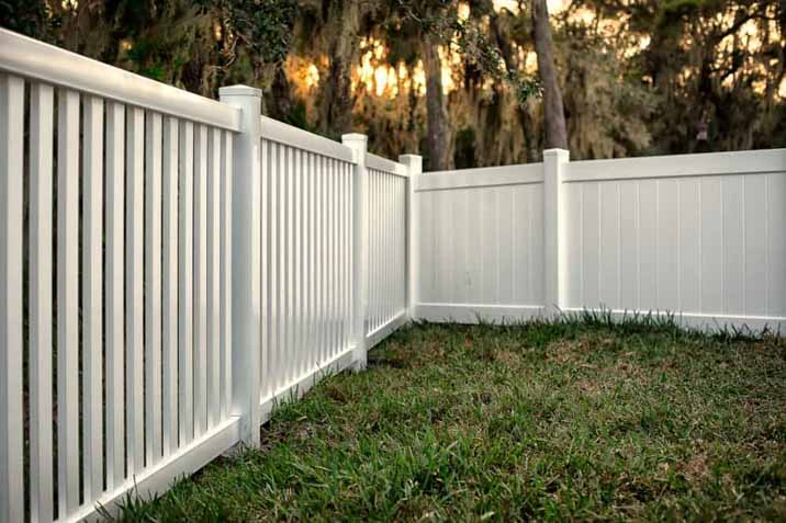 cheap white affordable vinyl fence outside house side