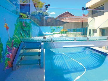 Pool Windows Pool Walls and Glass Water Features from Dimension One Glass Fencing l jpg