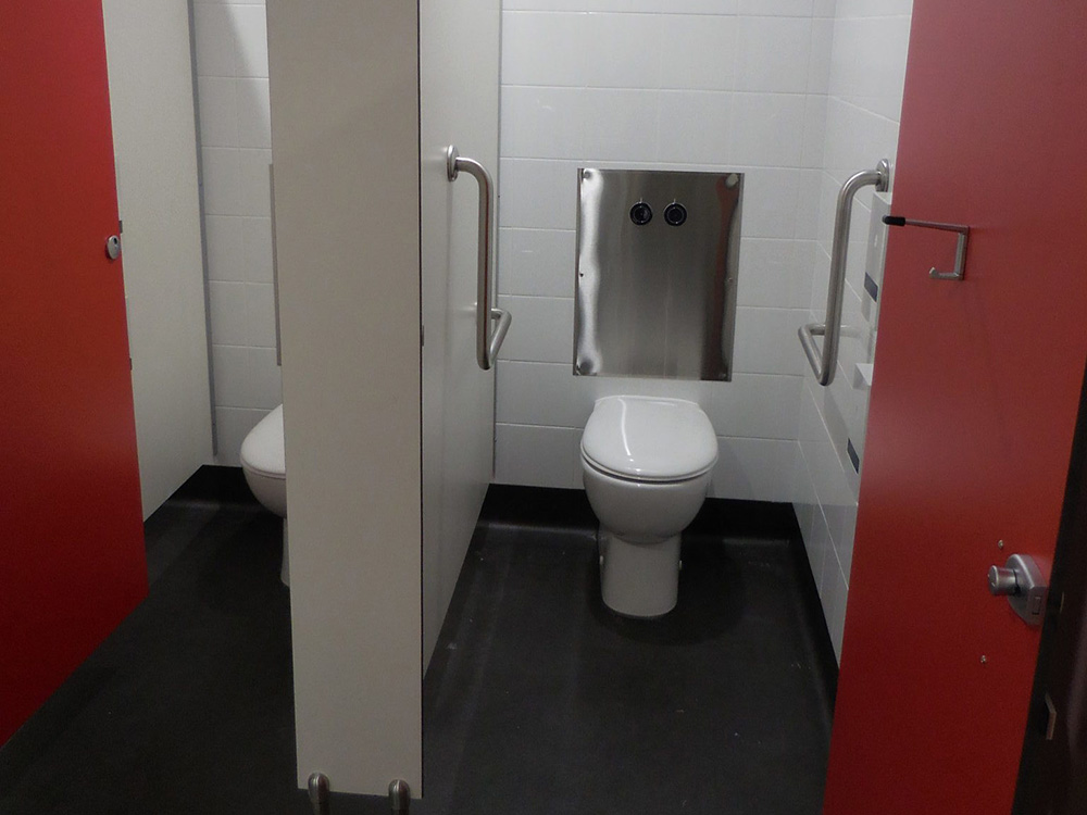 Ambulant toilet cubicle 