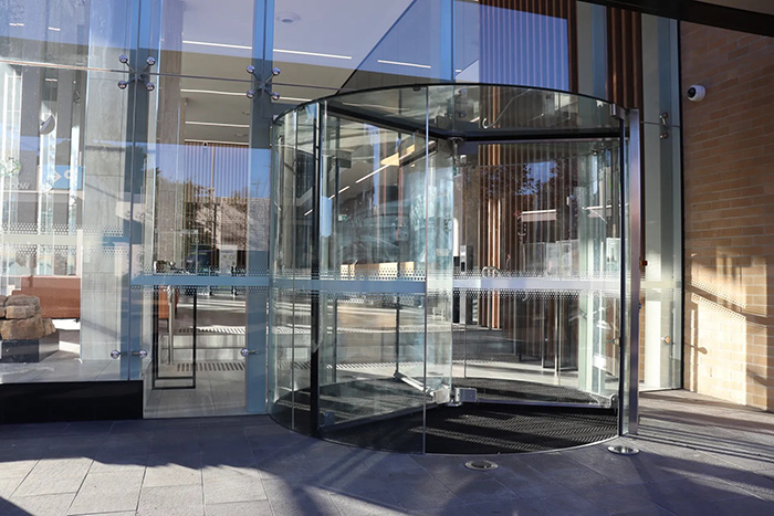 Boon Edam Crystal Tourniket all-glass revolving door