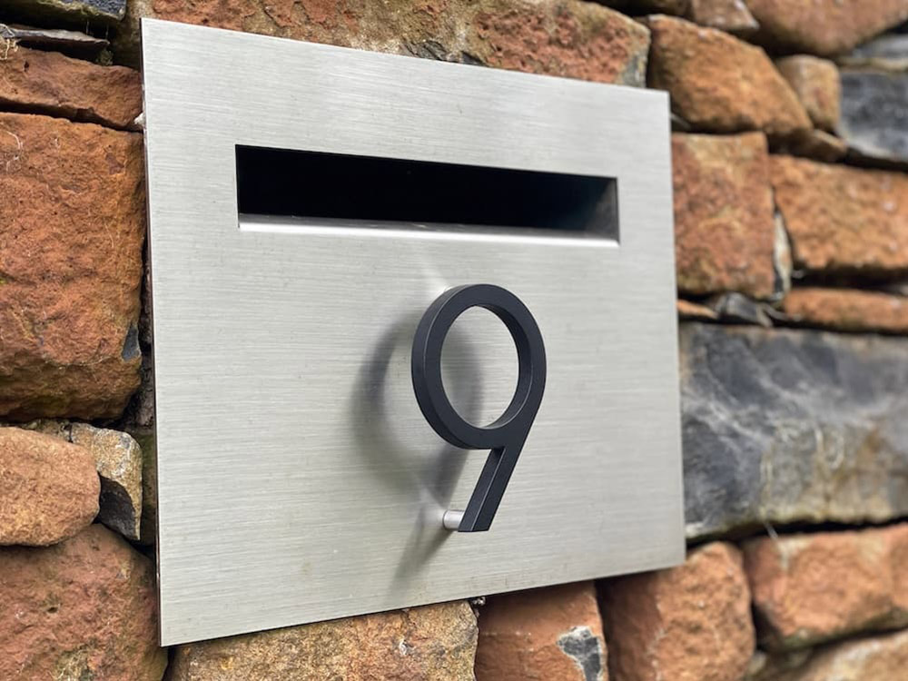Installing letterbox numbers 