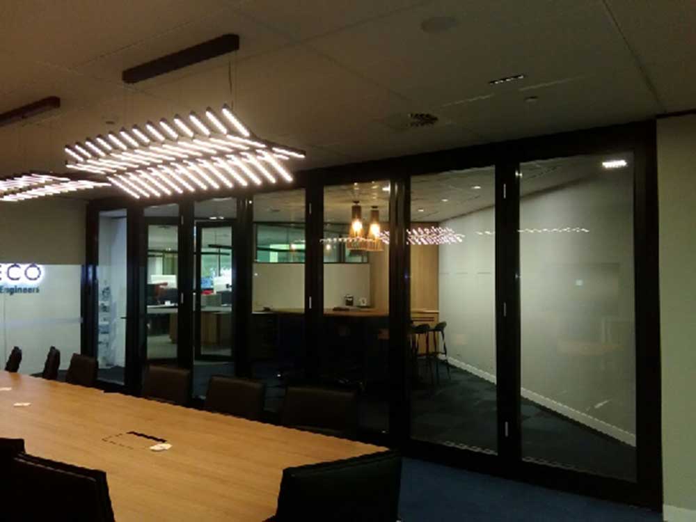 Bildspec’s Konnect double glazed acoustic operable wall at the Robeco office 