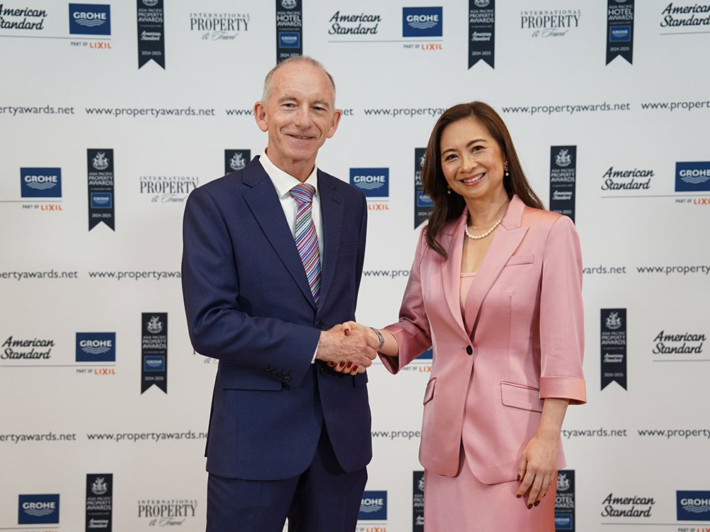 Stuart Shield, Founder, IPA (left) and Audrey Yeo, Leader, LIXIL Water Technology, APAC (right)